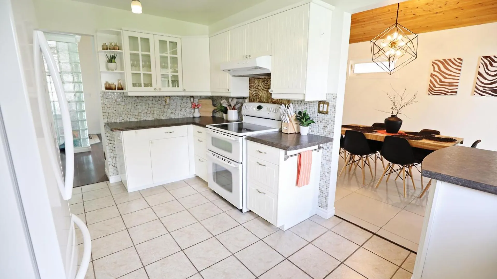 Family Pet Friendly Ac Disney Near Wem Edmonton Apartment